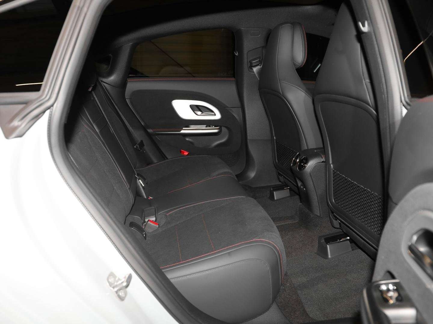 Mercedes CLA 180 AMG Line -  - Joinsteer - #4