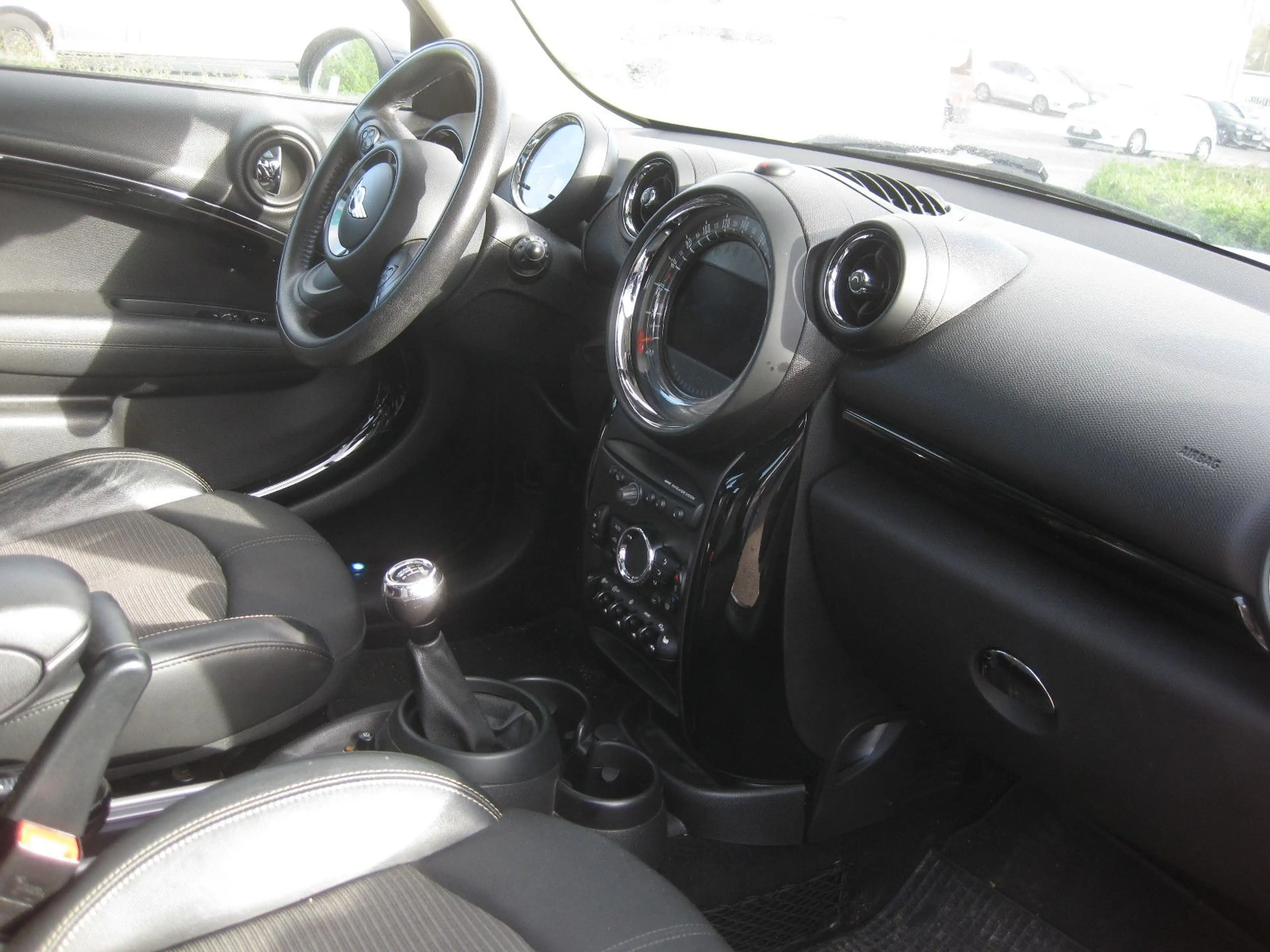 MINI One Countryman — photo 4