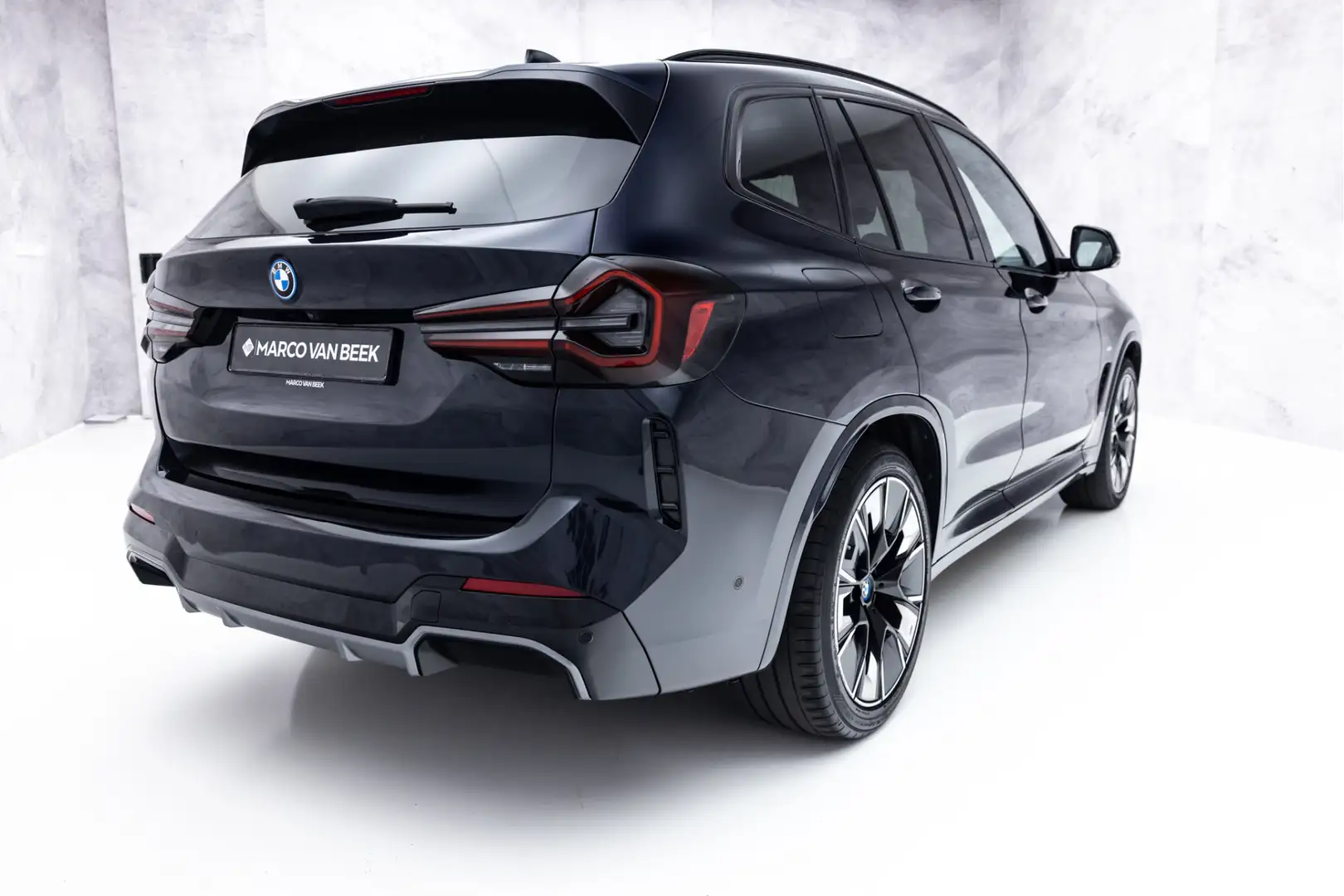 BMW iX3 High Executive 80 kWh | M-Sport | Pano | Memory | Noir - 2
