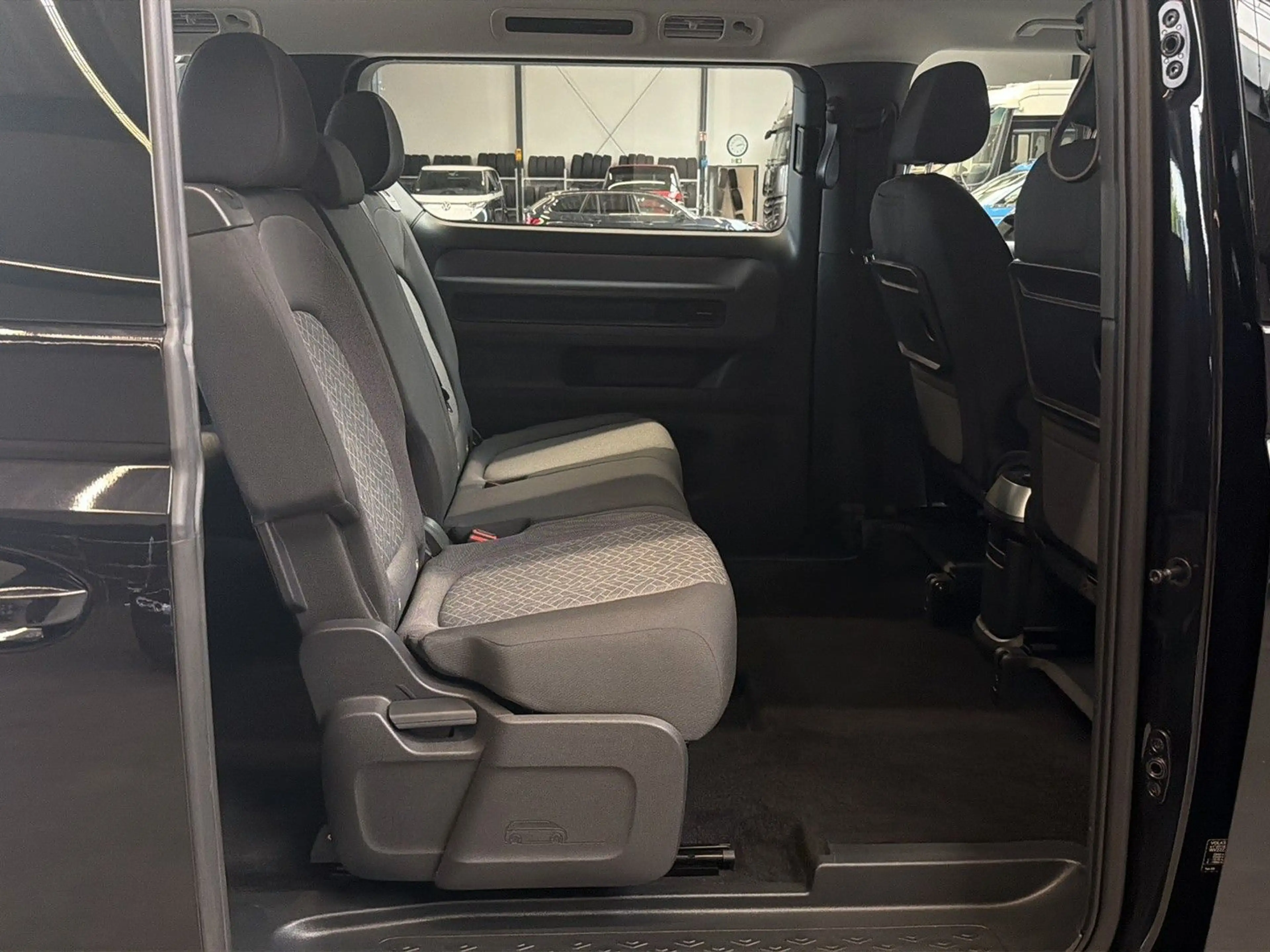 Volkswagen ID. Buzz Bus Pro LR AHK ACC SHZ RFK H/K IQ.Light — photo 11