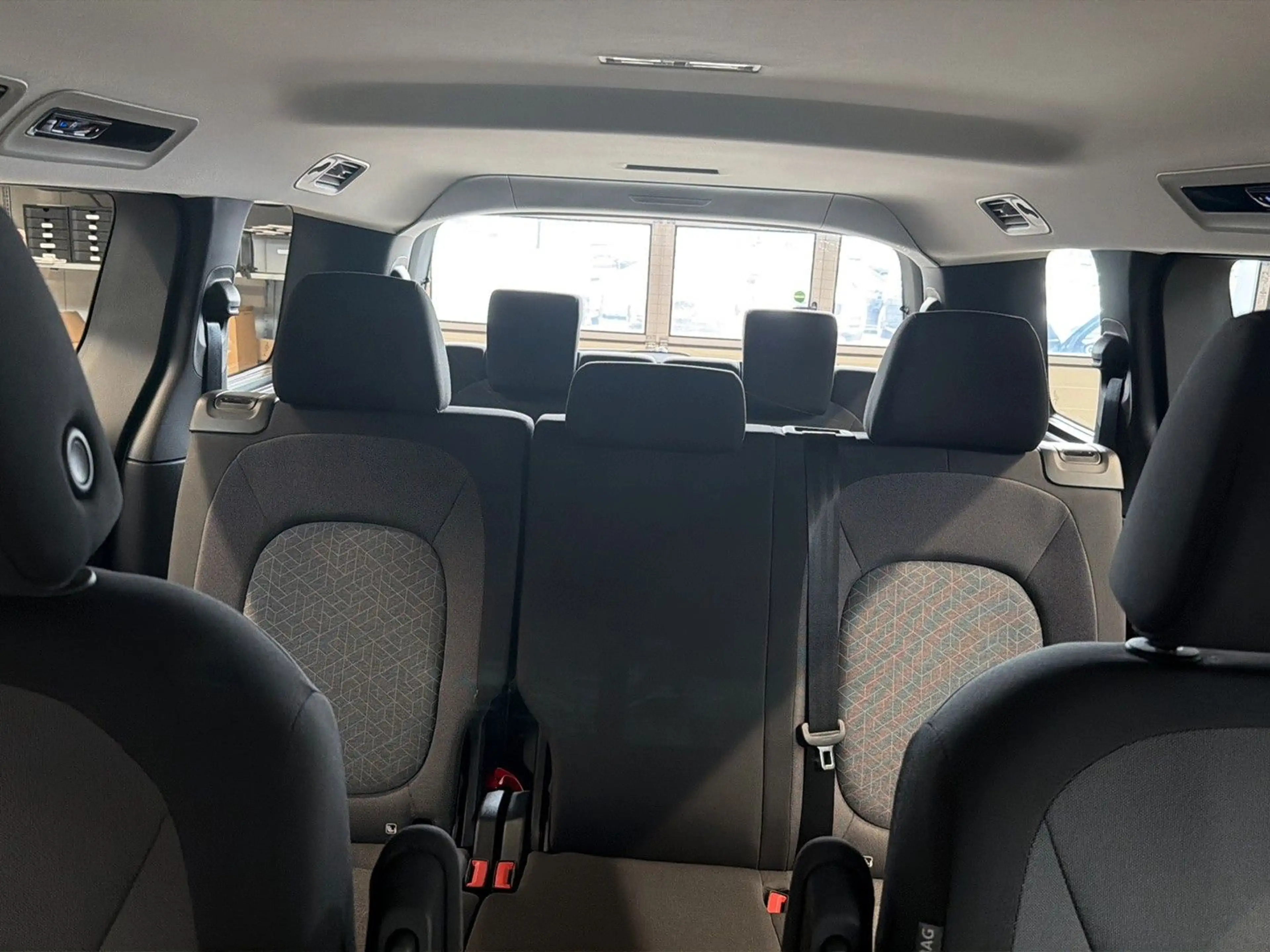 Volkswagen ID. Buzz Bus Pro LR AHK ACC SHZ RFK H/K IQ.Light — photo 14