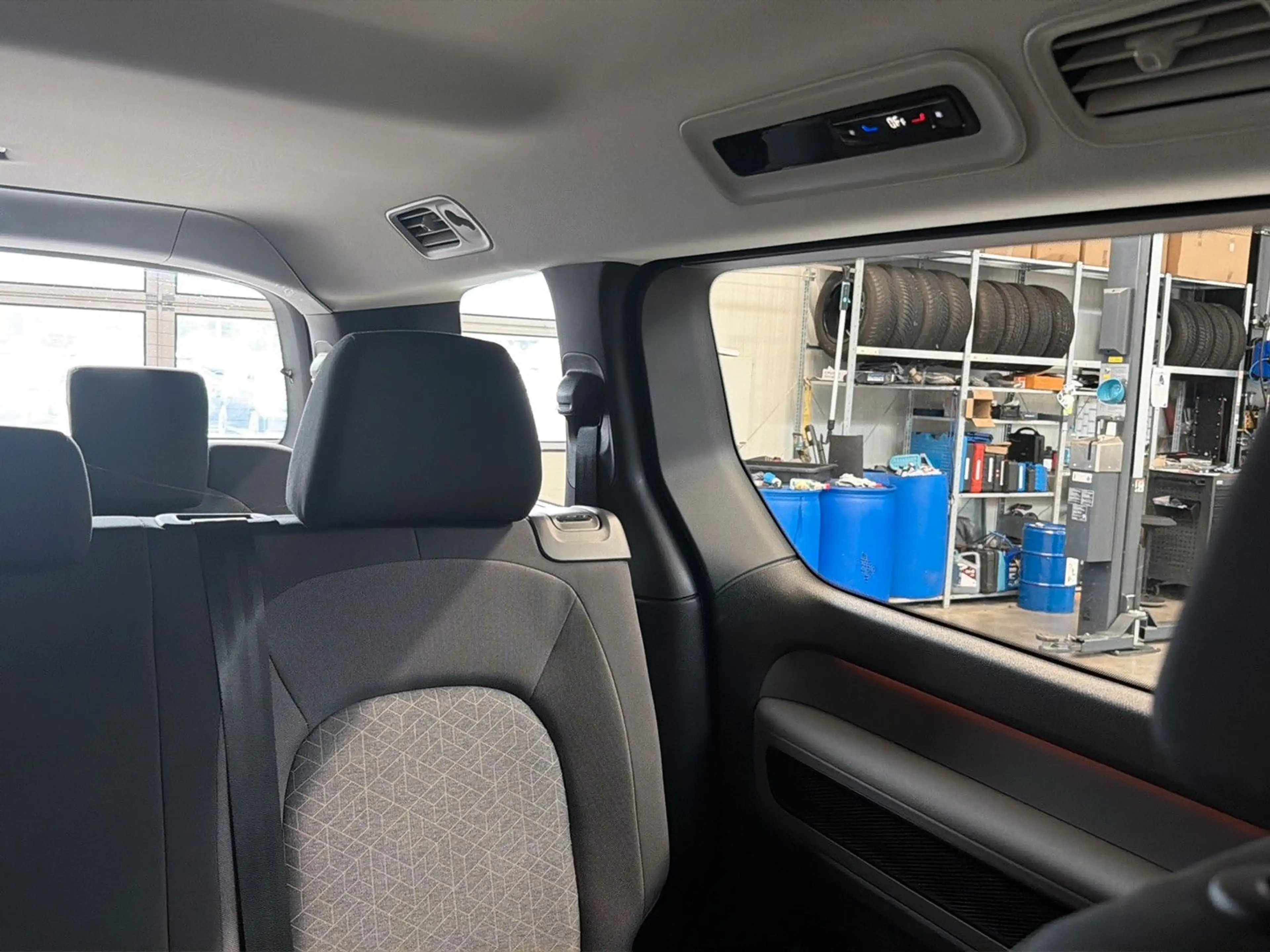 Volkswagen ID. Buzz Bus Pro LR AHK ACC SHZ RFK H/K IQ.Light — photo 13