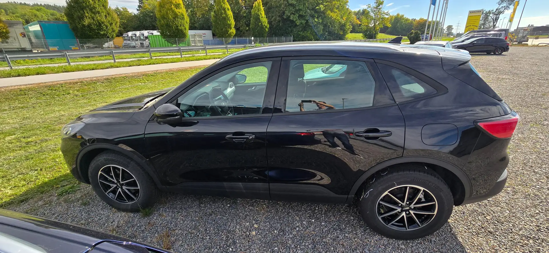 Ford Kuga Hybrid Cool & Connect Schwarz - 1
