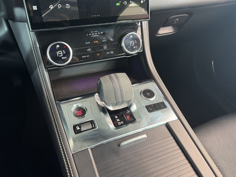 Jaguar F-Pace P250 R-Dynamic S AWD *Pano* *LHZ* *Black-Pack* — photo 13