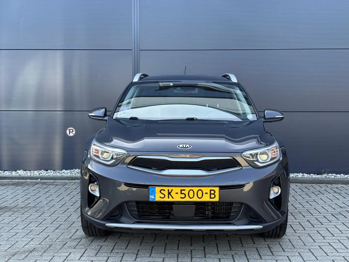 Kia Stonic 1.0 T-GDi 120pk DynamicLine|Achteruitrijcamera|App Grijs - 2