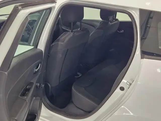 Renault Clio view 8
