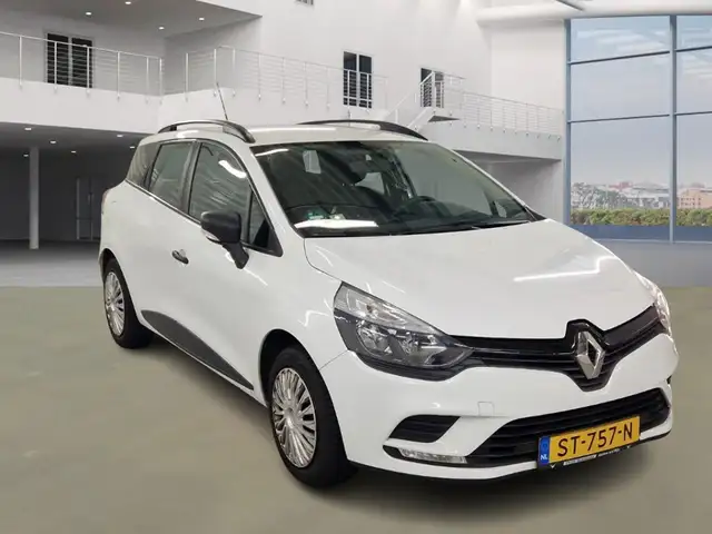 Renault Clio view 2