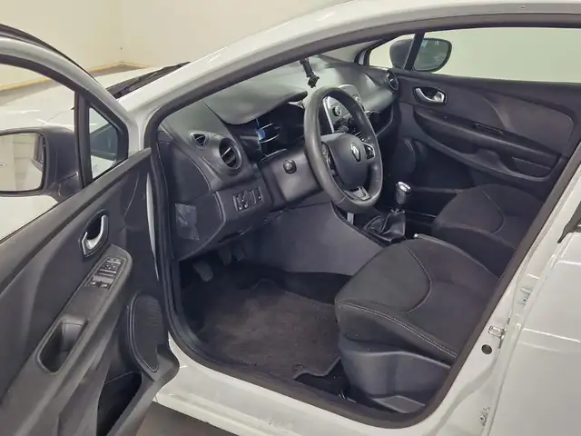 Renault Clio view 9