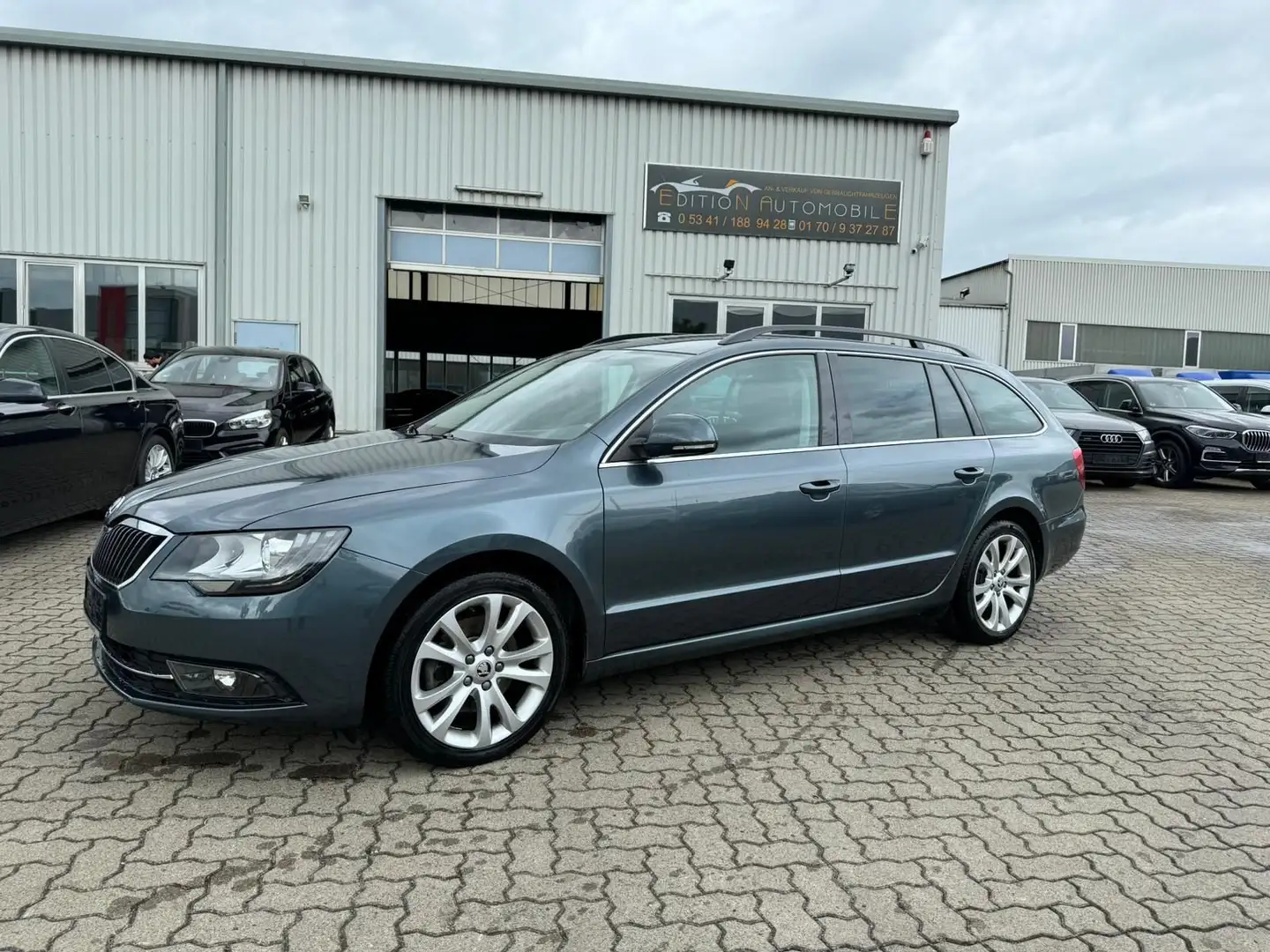 Skoda Superb Combi Exclusive-BEHINDERTENGERECHT Grau - 2
