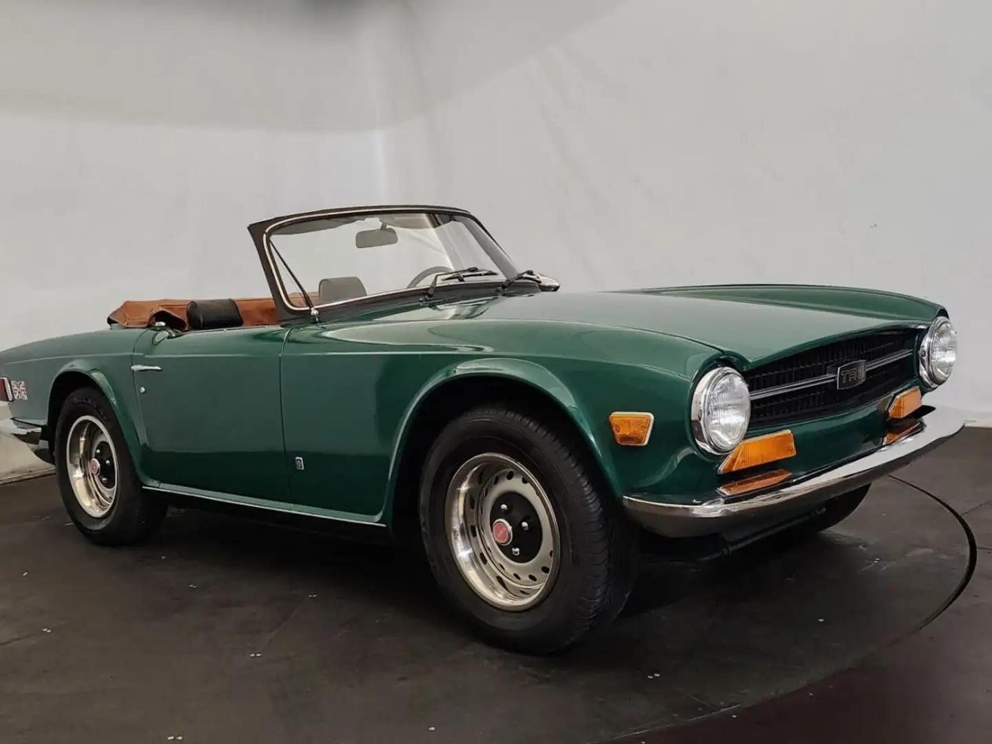 Triumph TR6 Grün - 1
