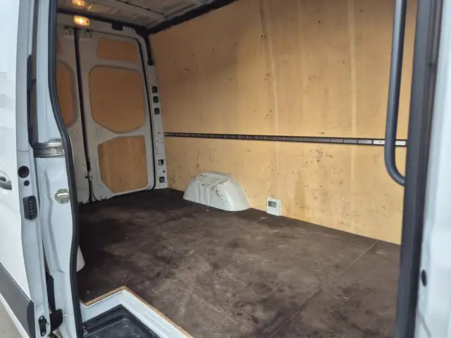 Mercedes-Benz Sprinter view 11
