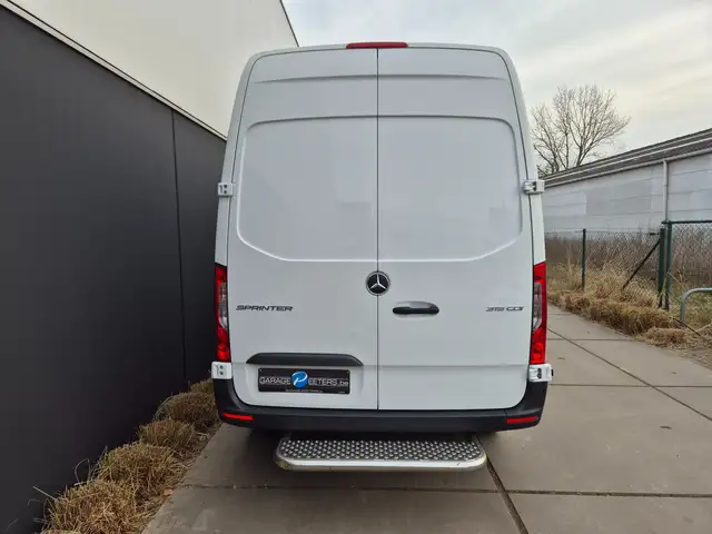 Mercedes-Benz Sprinter view 3