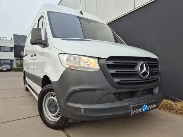 Mercedes-Benz Sprinter view 5