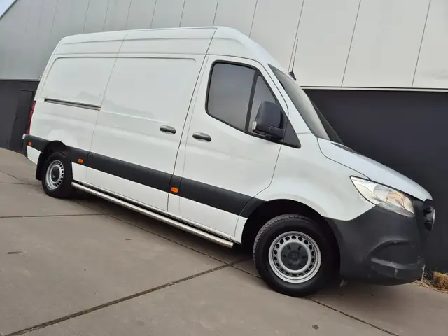 Mercedes-Benz Sprinter view 6
