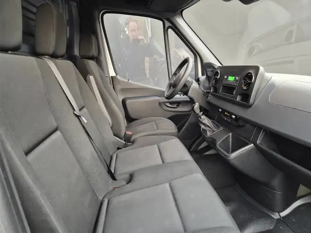 Mercedes-Benz Sprinter view 7