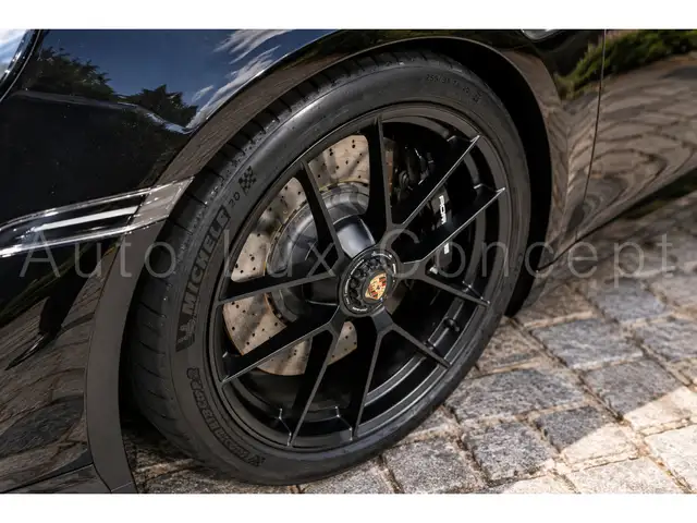 Porsche 911 view 13