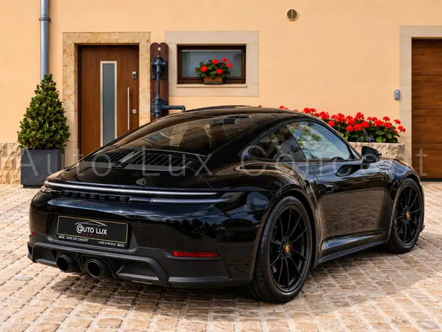 Porsche 911 view 3