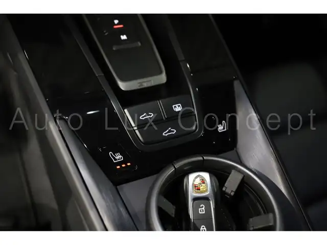 Porsche 911 view 12