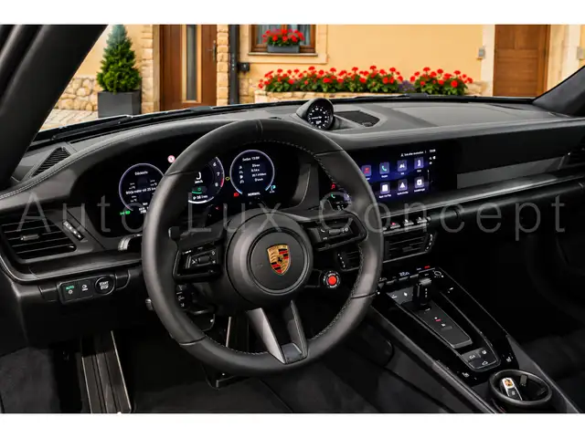 Porsche 911 view 5