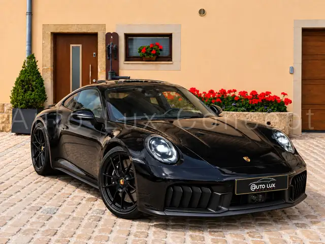 Porsche 911 view 2