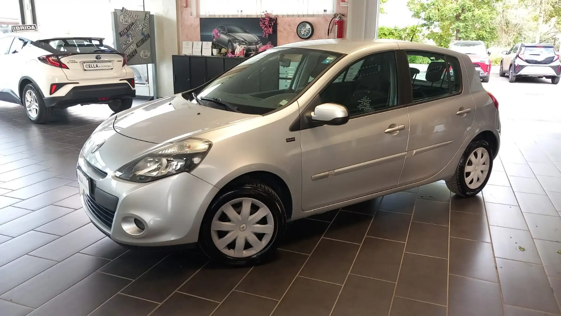 Renault Clio Clio III 2009 5p 1.2 16v Yahoo Argent - 1