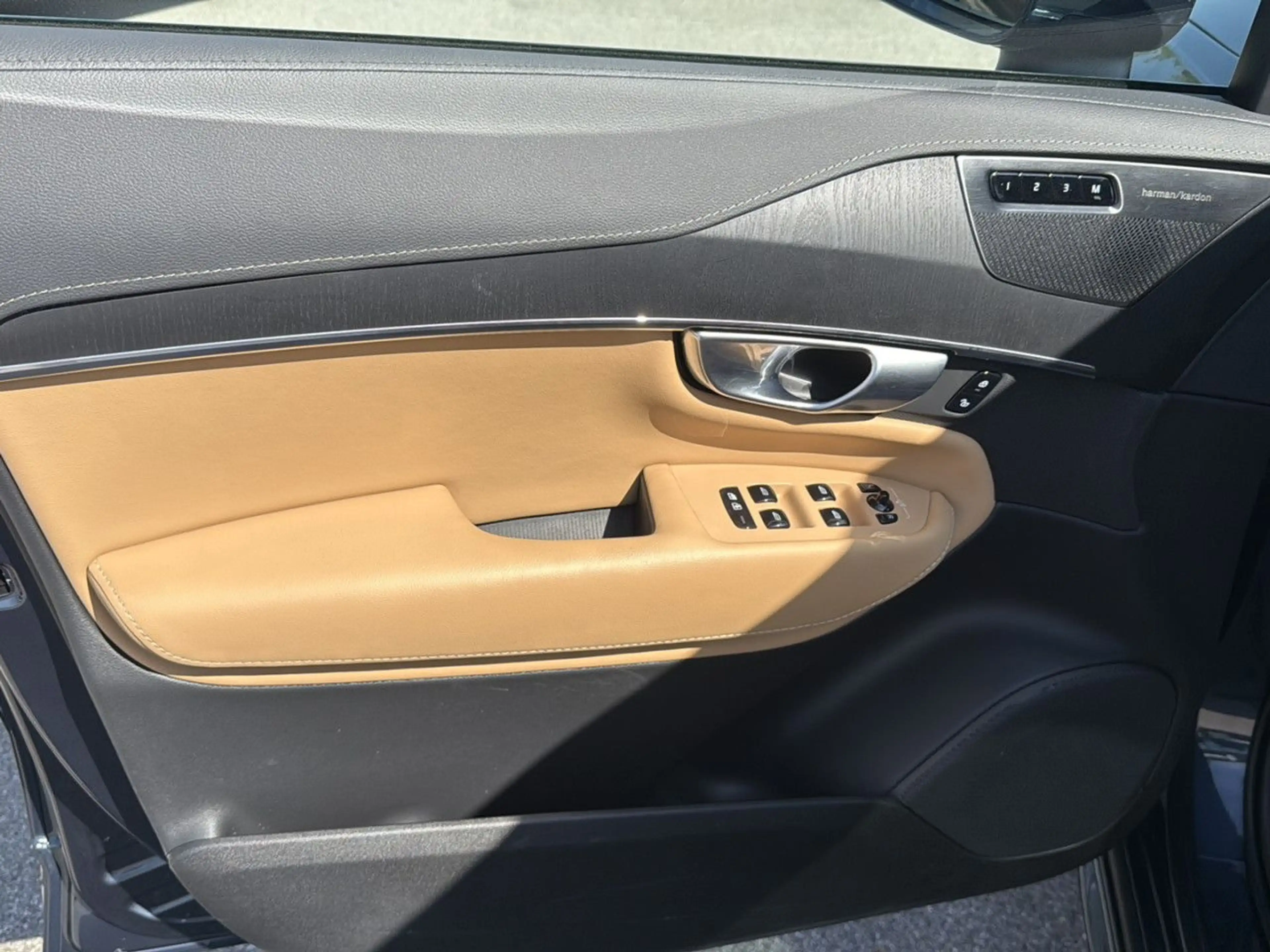 Volvo XC90 XC 90 Ultimate Bright Recharge Plug-In Hybrid AWD — photo 8