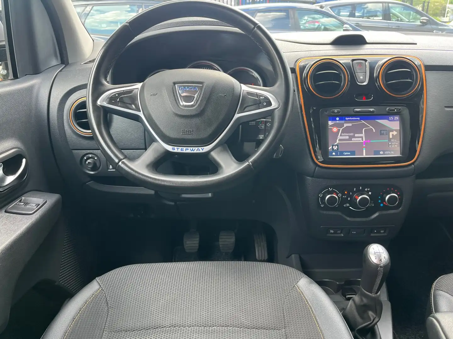 Dacia Lodgy 1.6 SCe 102PK Stepway 7pers. Airco,CruiseControl,N Zwart - 2