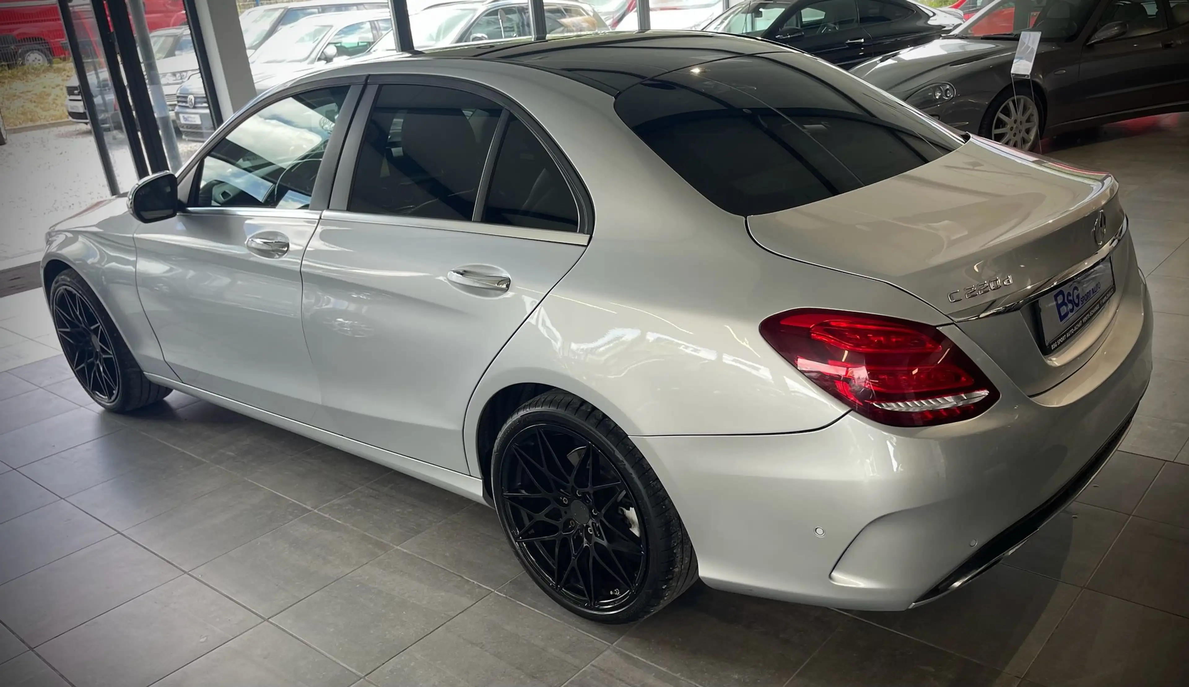 Mercedes-Benz C 220 d*BOITE AUTO*TOIT PANO*CUIR*GPS*CLIM*XENON — photo 4