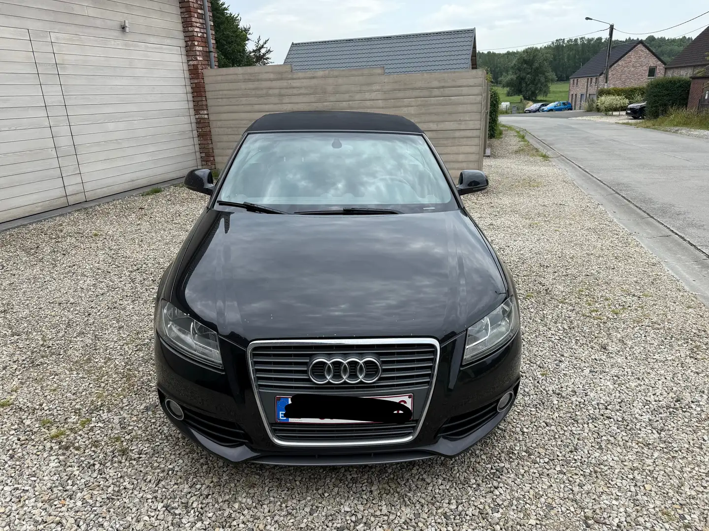 Audi A3 A3 Cabriolet 1.6 TDi Attraction Start/Stop DPF Zwart - 2
