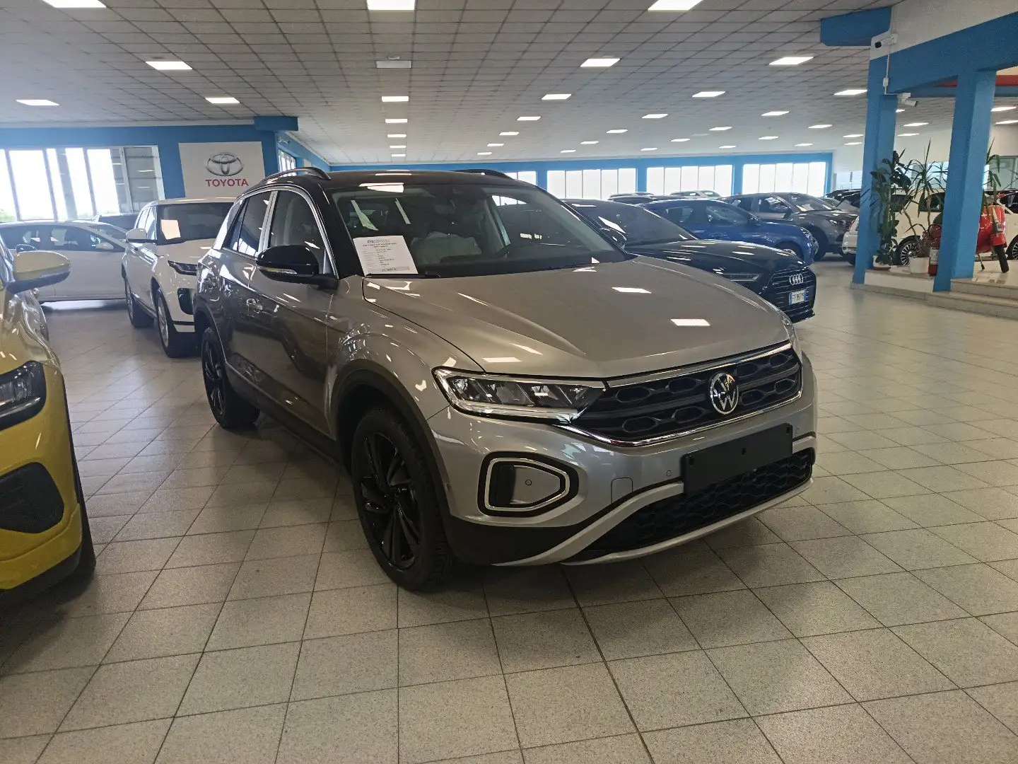 Volkswagen T-Roc 2.0 TDI SCR 150 CV DSG Sport Gris - 2