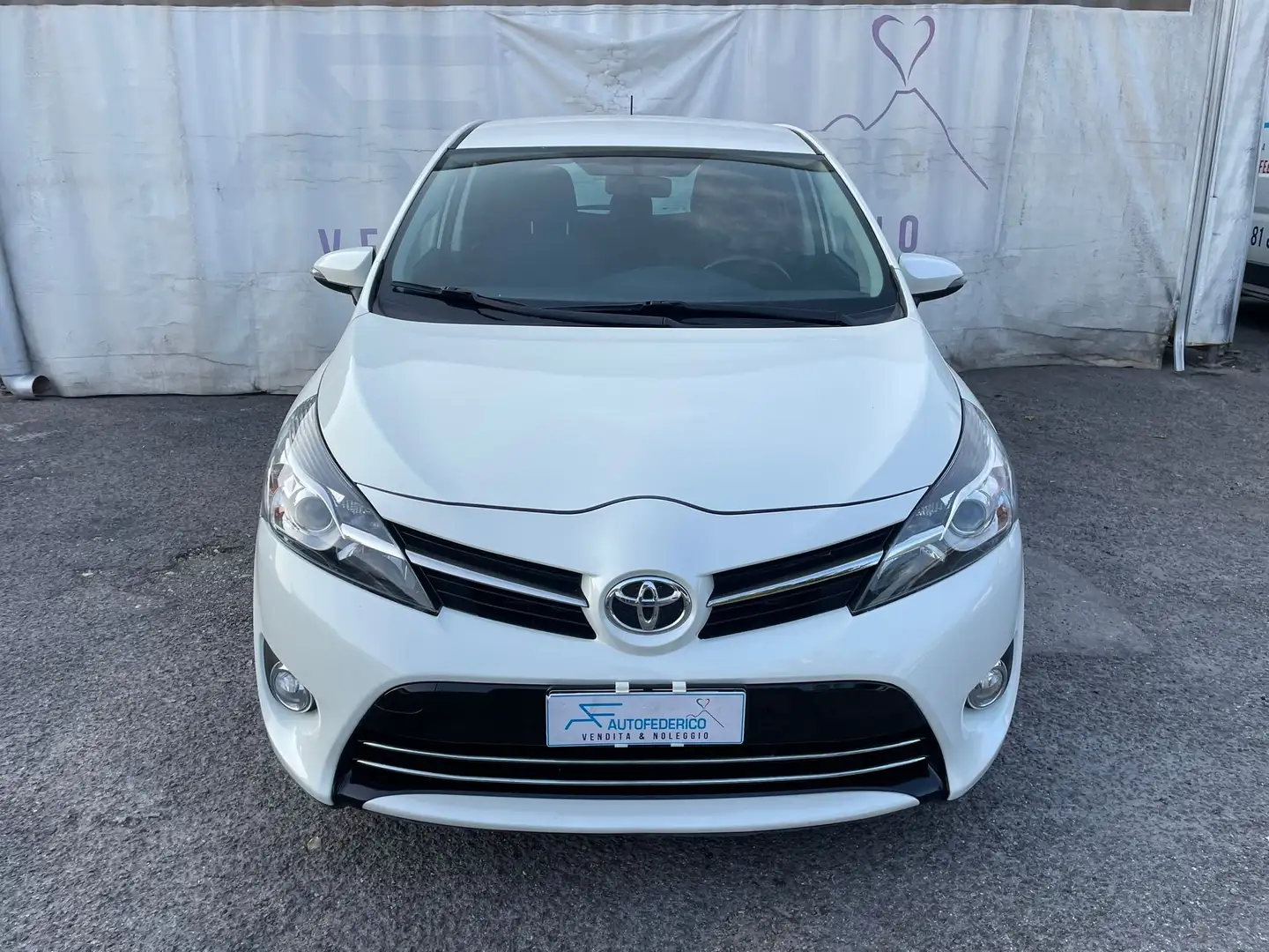 Toyota Verso Verso 1.6 d-4d Business 5p Білий - 2