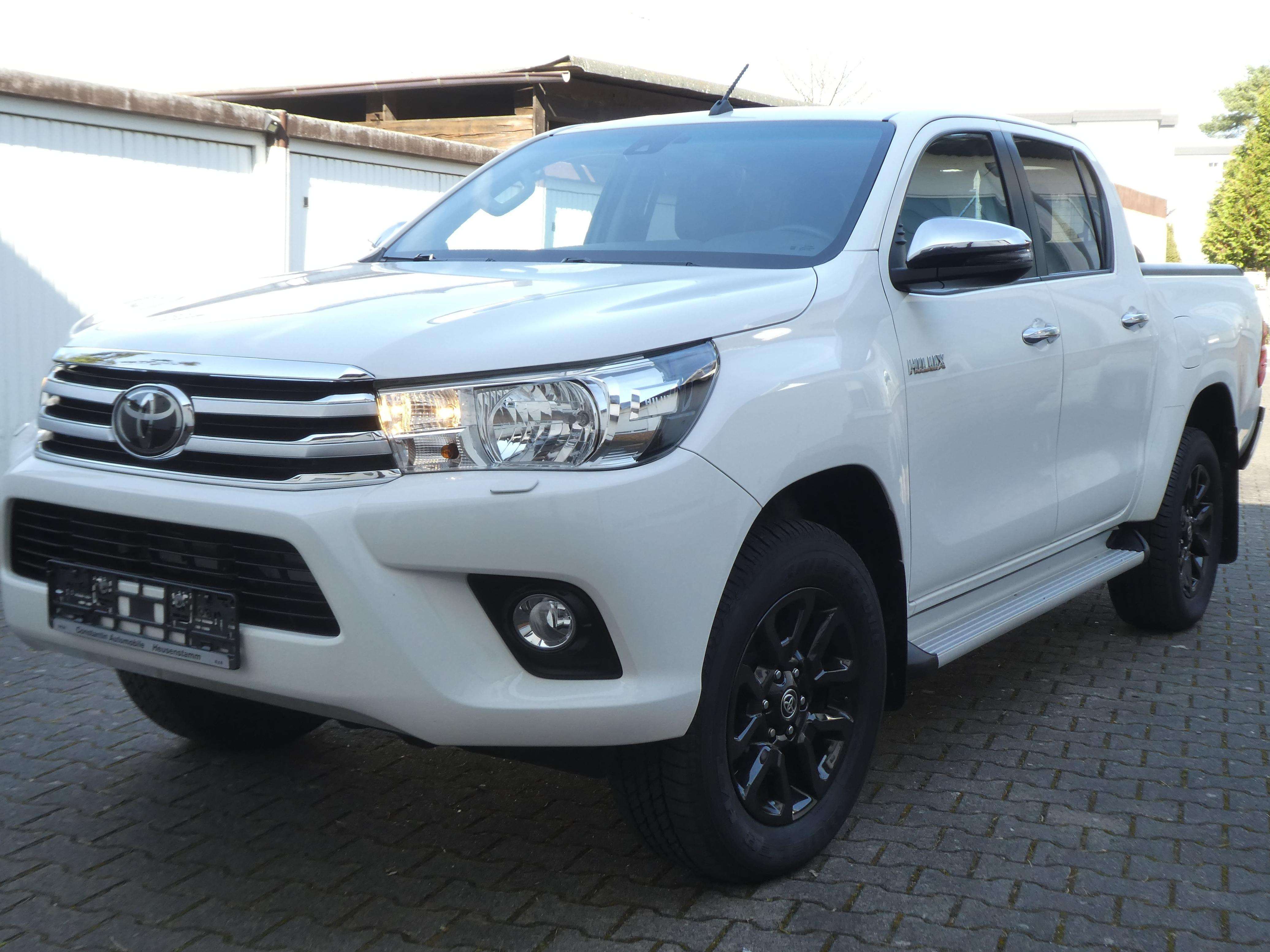 Second hand Toyota Hilux 2.4