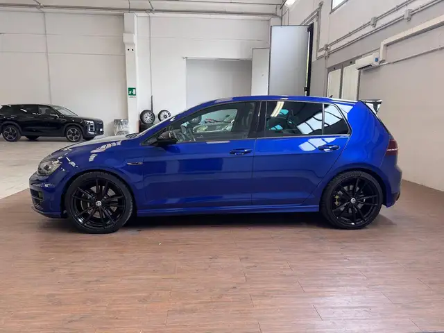 Volkswagen Golf view 2