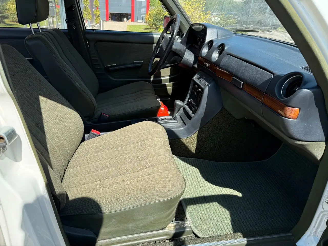 Mercedes-Benz 230 E W123(Tüv&Insp.neu/2 Hand), foto 7