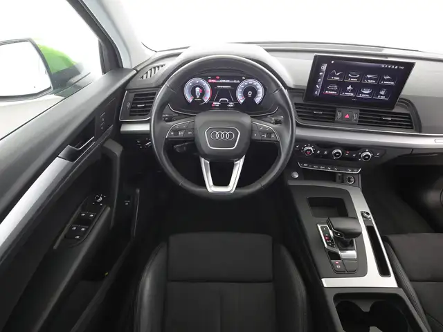 Audi Q5 view 11