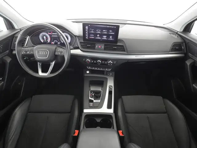 Audi Q5 view 10