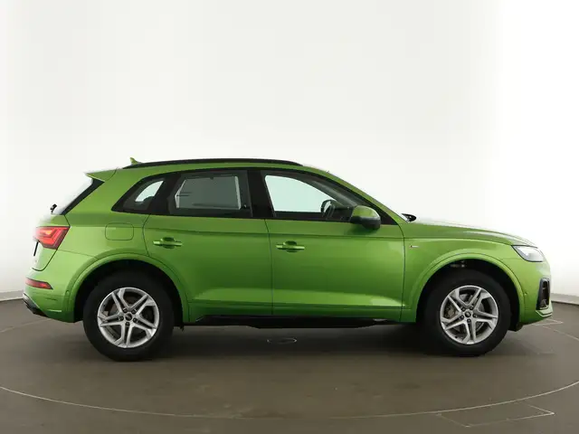 Audi Q5 view 8