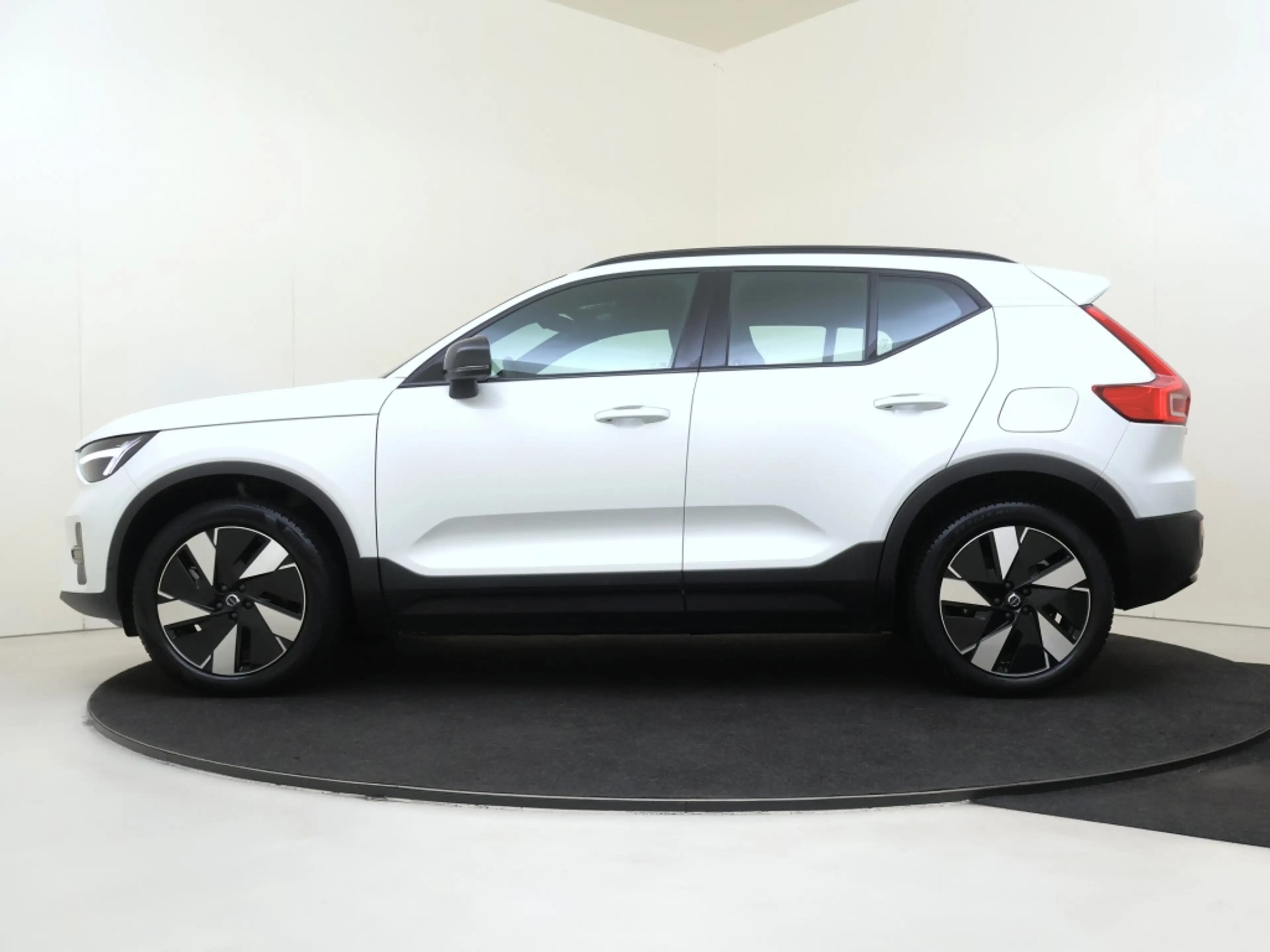 Volvo EX40 Extended Plus 82 kWh | Trekhaak | Stoel/Stuurverwa — photo 2