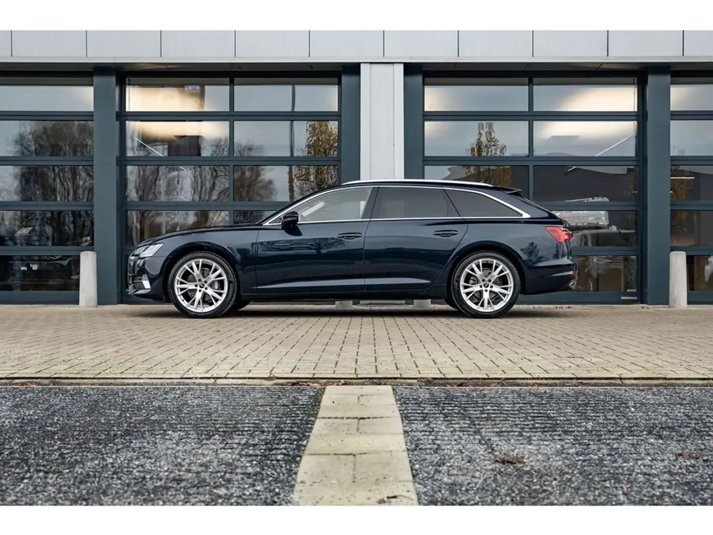 Audi A6 TDI - Sport - Trekhaak - Camera - 20" wielen Blauw - 2