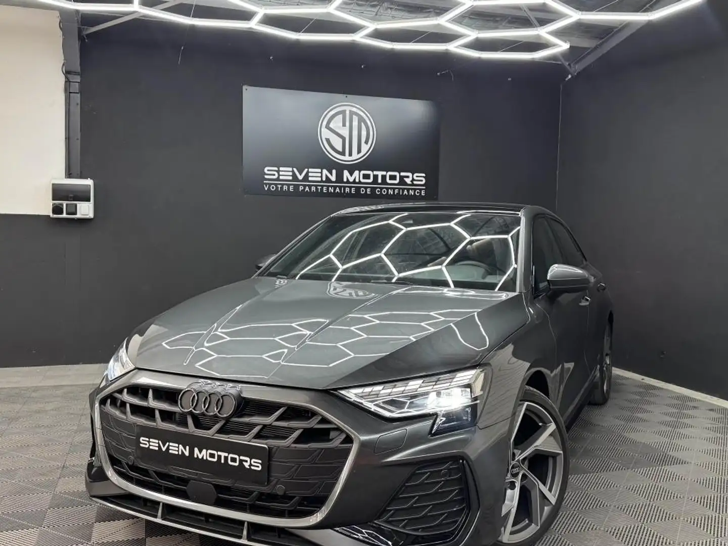 Audi A3 2.0 35 TDI - 150ch - S-Tronic 7  S line Garantie 1 Grijs - 1