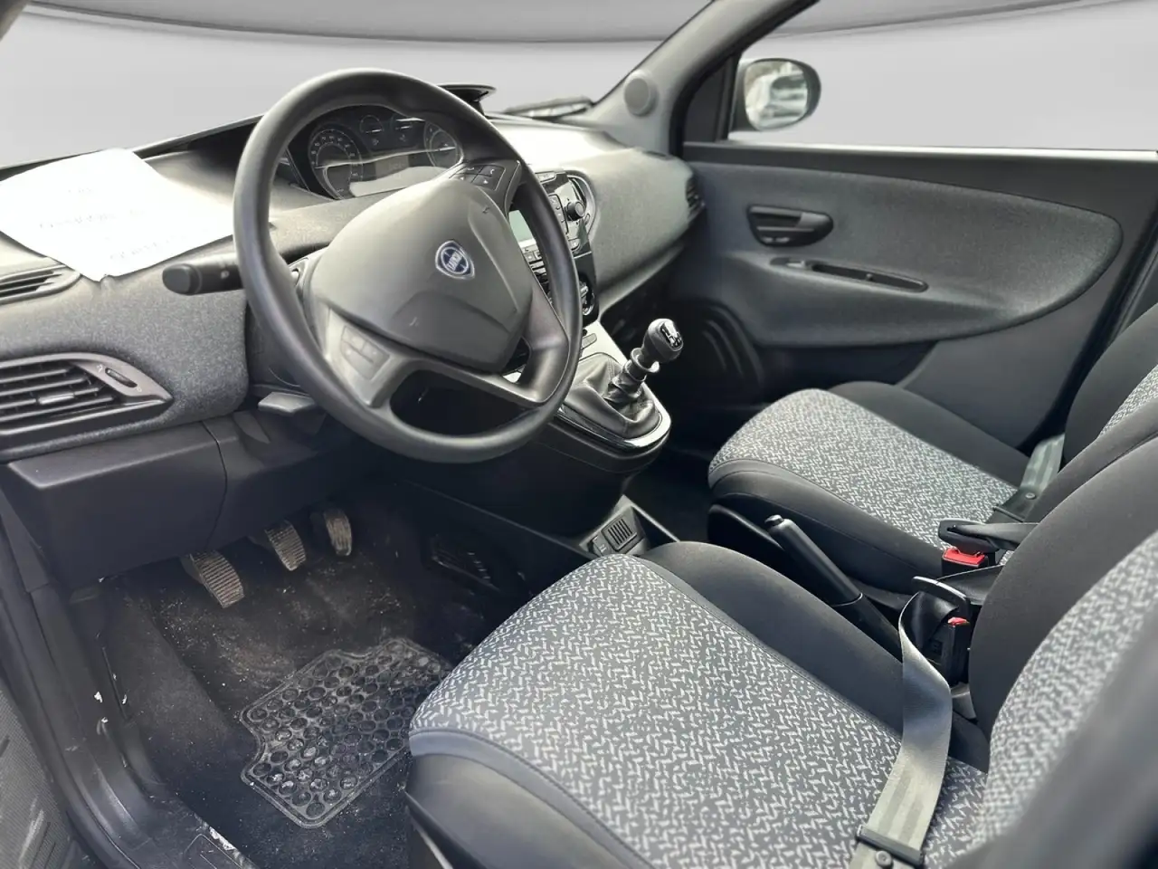 Lancia Ypsilon 2023 — фото 9