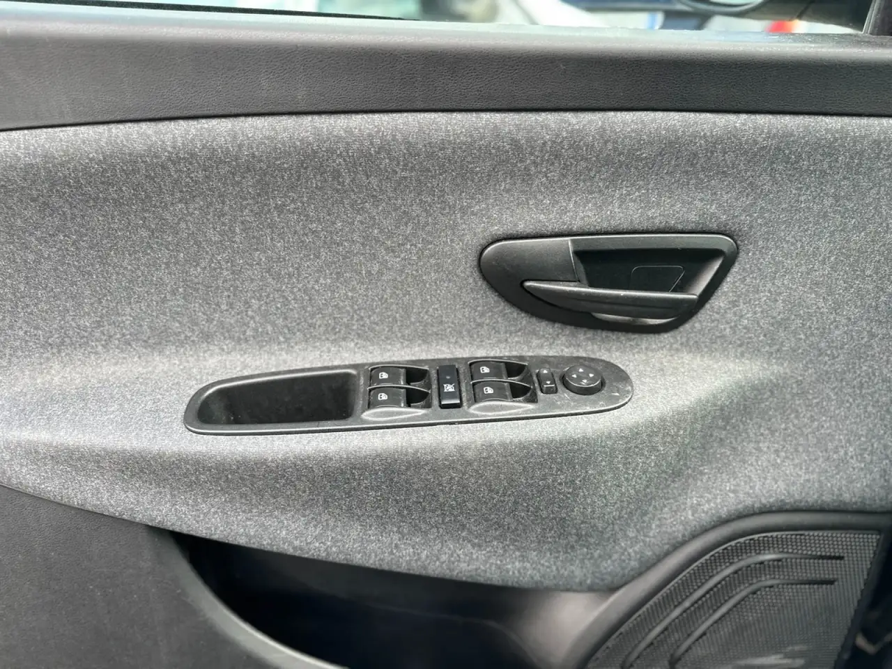 Lancia Ypsilon 2023 — фото 11