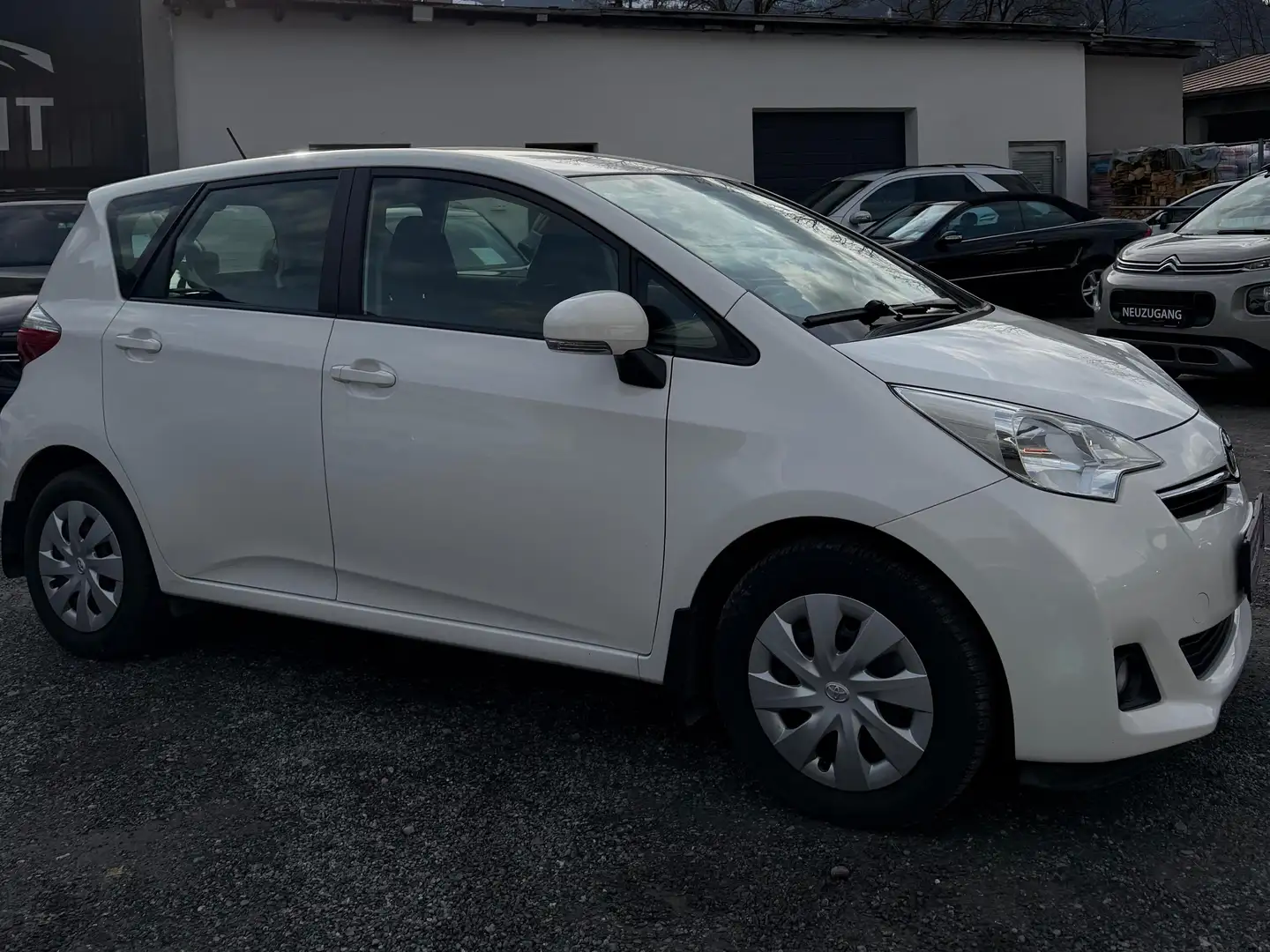 Toyota Verso-S 1,4 Benzin **TOP ZUSTAND** Rückfahrkamera Weiß - 2