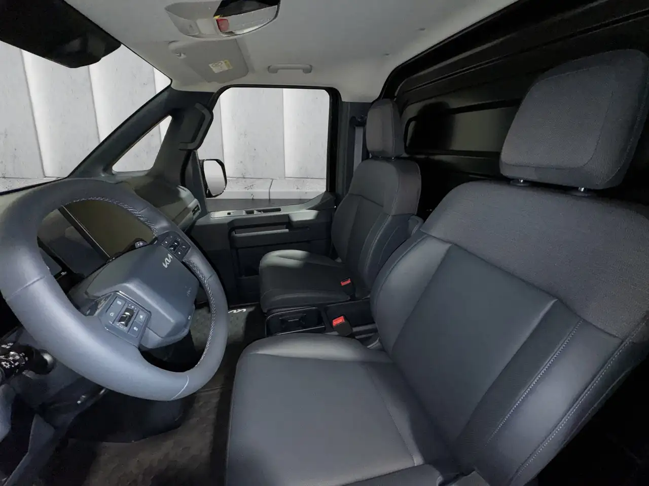 Kia PV5 Cargo Elite 71.2 kWh L2H1 Kastenwagen. 120 kW. 4-türig 8