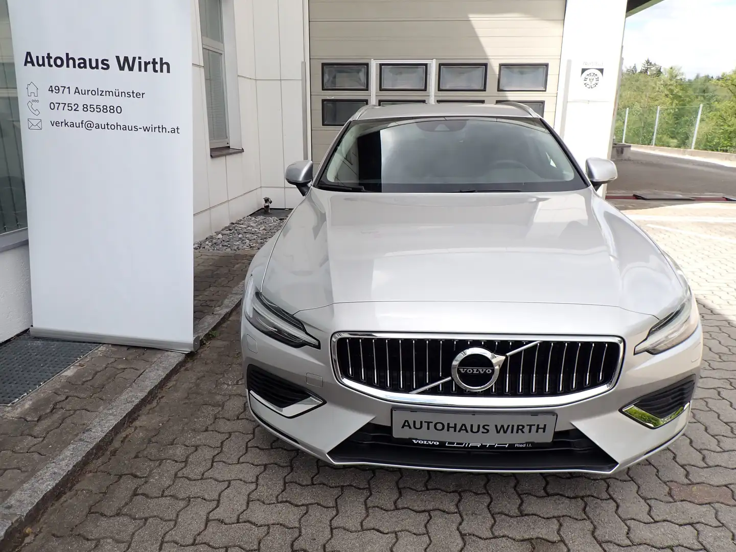 Volvo V60 T6 Rech. Inscription Expr. / AHK / Licht / ad.Temp Silber - 2