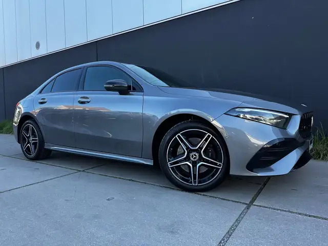 Mercedes-Benz 250 main image