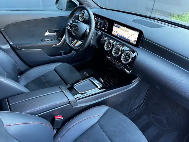 Mercedes-Benz 250 view 11