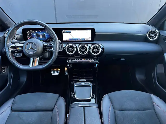 Mercedes-Benz 250 view 12
