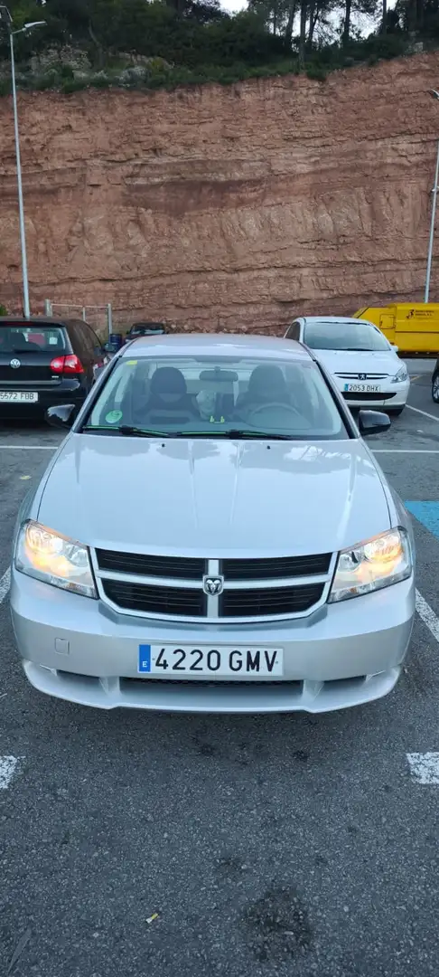 Dodge Avenger 2.0 VVT SE - 1