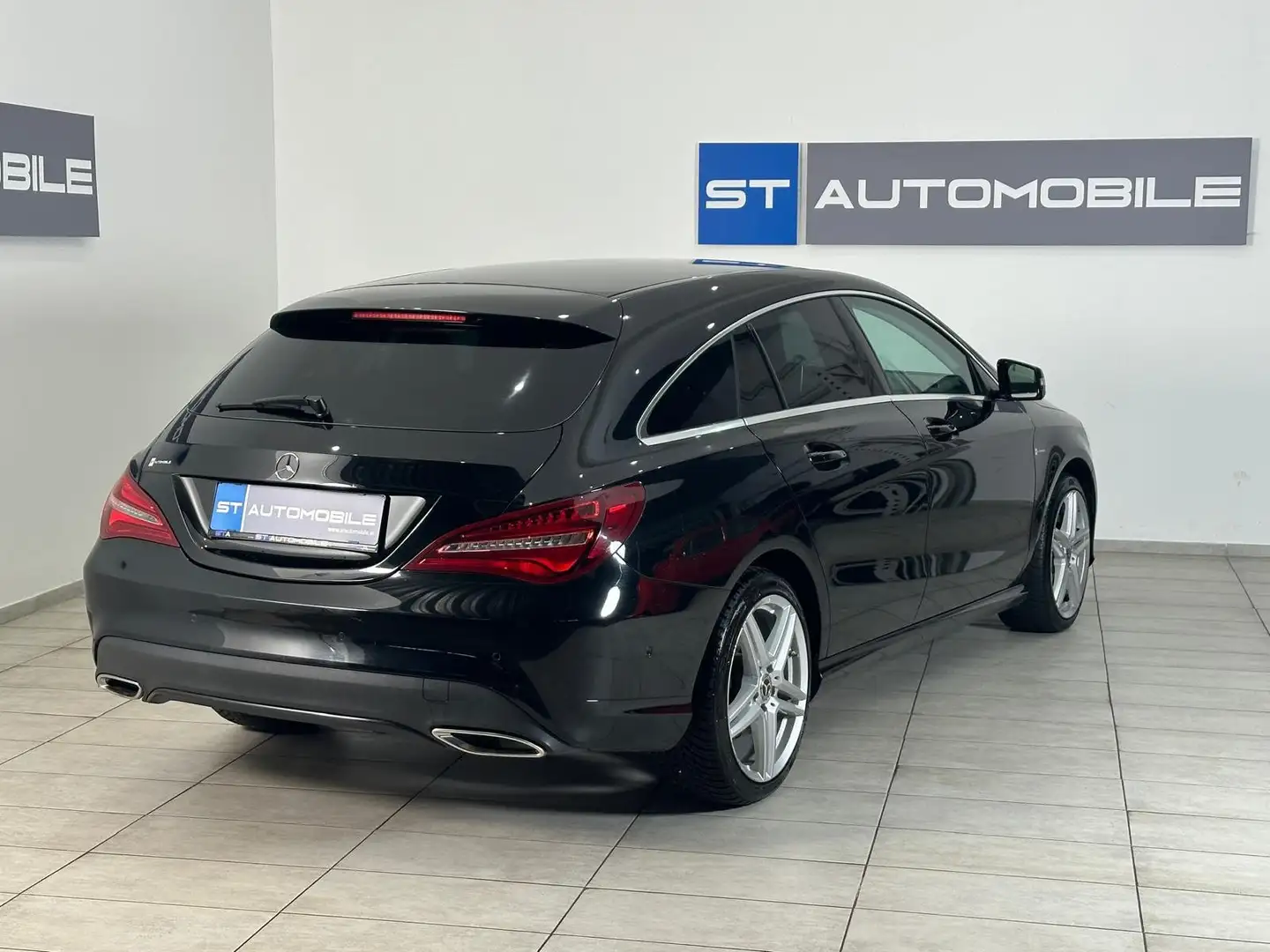Mercedes-Benz CLA 220 Shooting Brake CDI Aut.// 1.BESITZ // NAVI // Schwarz - 2
